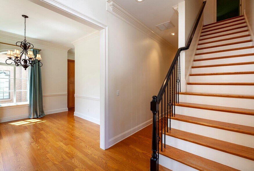 Building Photo - 8819 Provence Village Lane