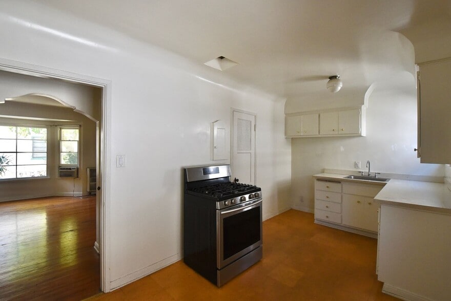 Building Photo - 4224 Los Feliz Blvd