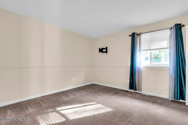 Building Photo - 438 Oak Knoll Dr