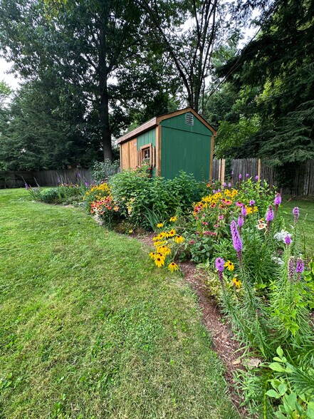 Shed and perennial garden - 7 Yandow Dr