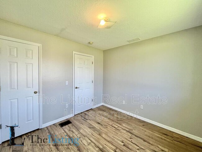 Building Photo - 327 Coconut Palm Way