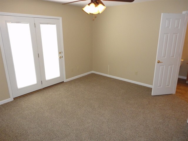 Building Photo - 5943 King Lear Dr