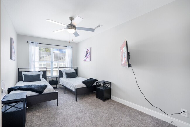 Building Photo - 156 Excell Rd