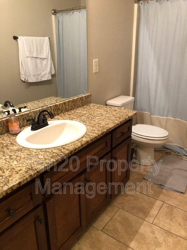 Building Photo - 2 Golden Eagle Ct