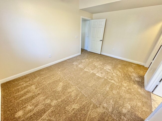 Building Photo - Inviting Condo with Open Floor Plan in Southwest Las Vegas