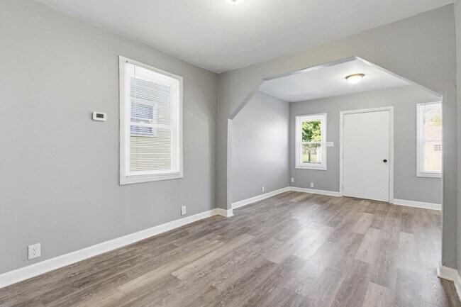 Building Photo - 8863 Vaughan St