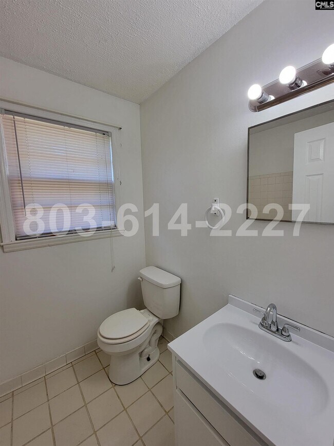 Building Photo - 129 Lisa Dr