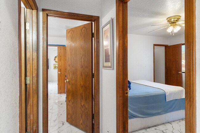 Building Photo - 1099 Pueblo Dr