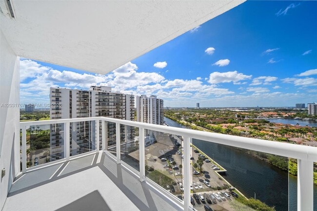 Building Photo - 20505 E Country Club Dr