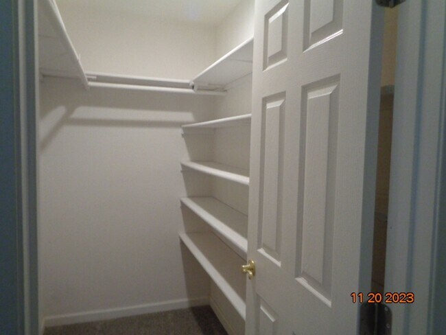 Building Photo - 720 Devonshire Ct