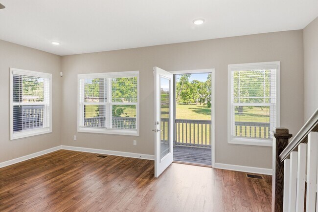 Building Photo - 632 Parkvue Pl Dr