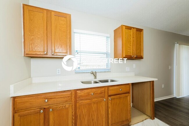 Building Photo - 3 Bedroom Pet-Friendly Home in POINCIANA, ...