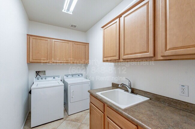 Building Photo - 26043 W Potter Dr