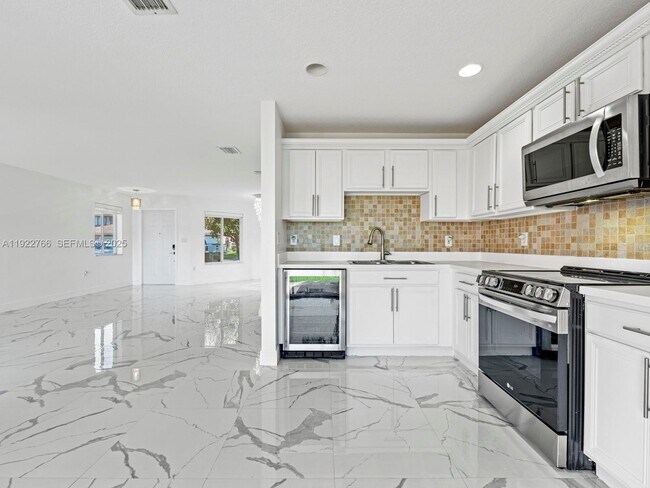 Building Photo - 16544 SW 68th Terrace