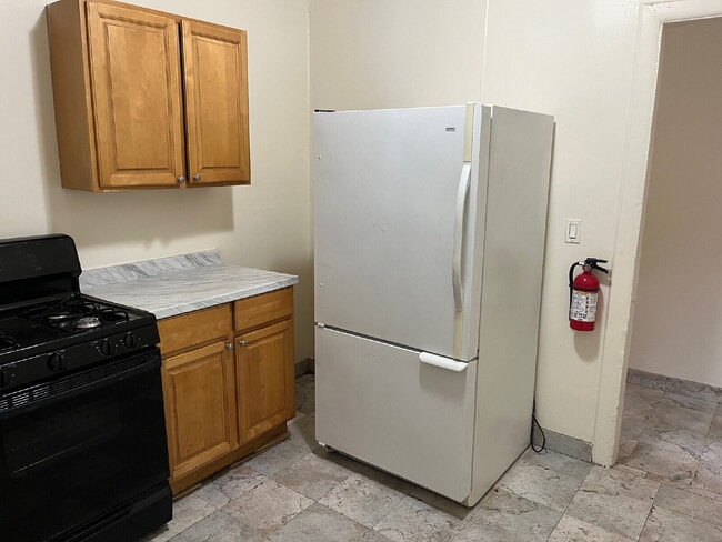 Building Photo - "Charming 1-Bedroom Retreat on North Clint...