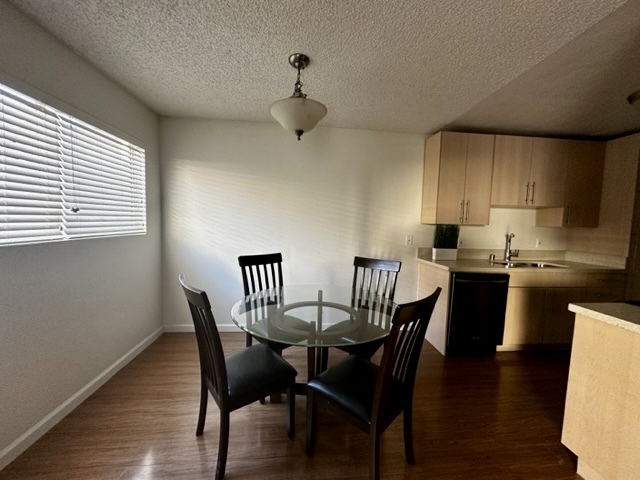 #203 DA+Kitchen - 1250 S Saltair Ave