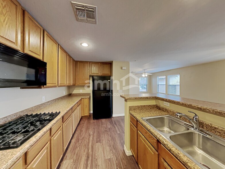 Building Photo - 245 W Paseo Celestial