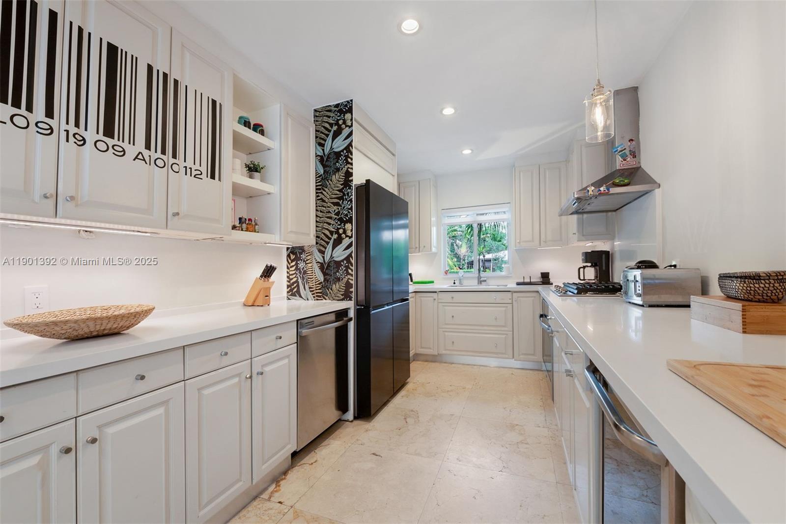 Building Photo - 5800 SW 50th Ter