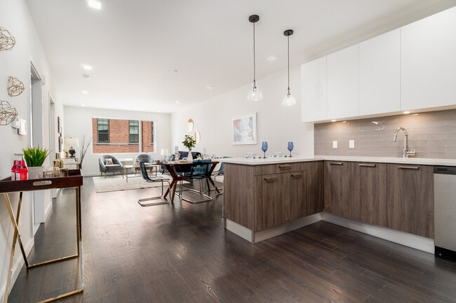 Building Photo - 6122 HUDSON Ave