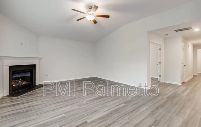 Building Photo - 700 Pink Rose Ln