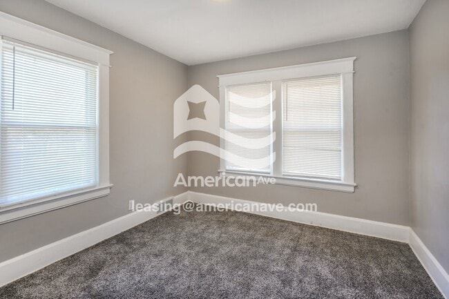 Building Photo - 1202 E Fox St