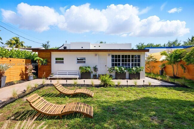 Building Photo - 1363 Biarritz Dr