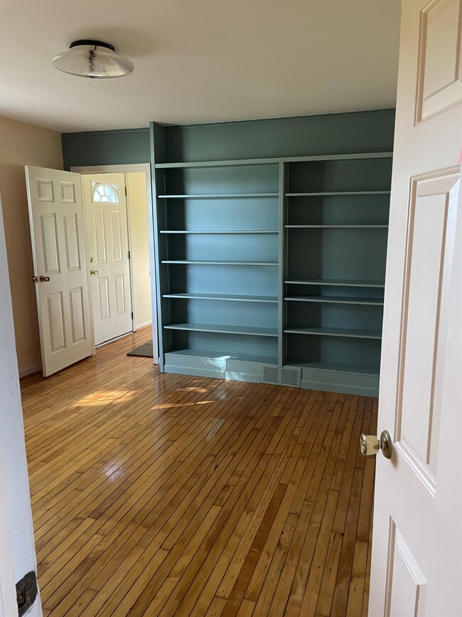 Building Photo - 7020 Brown Rd