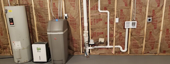 Water Softener / Laundry hookups - 715 Dutton St
