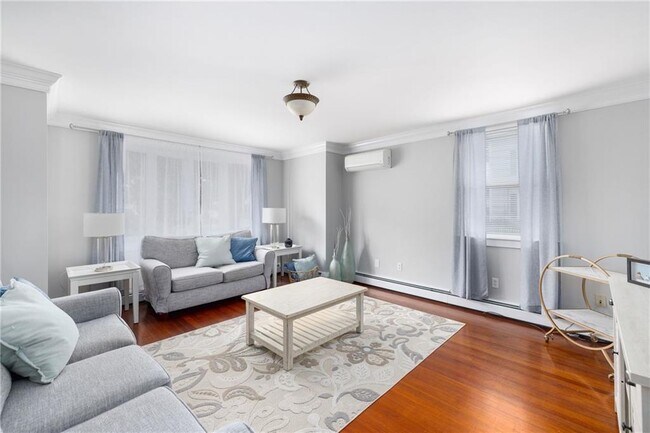 Primary Photo - 23 Vernon Ave
