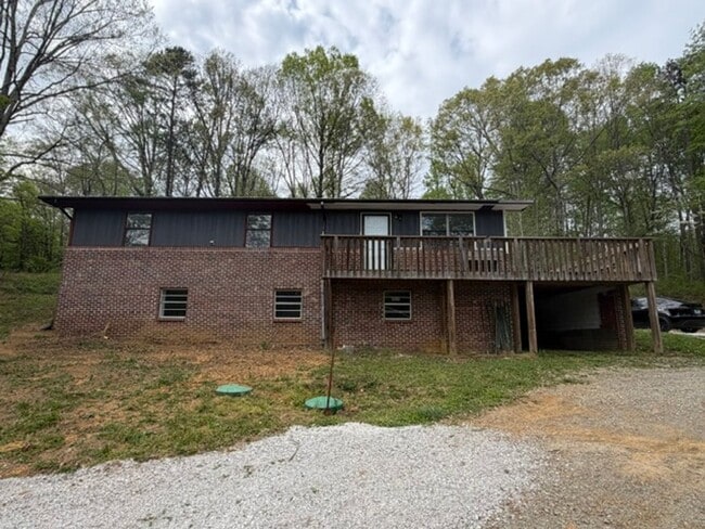 Building Photo - Lenoir City 37771 - 3 bedroom, 2 bath home - Contact Tara Hayes (865) 242-8010