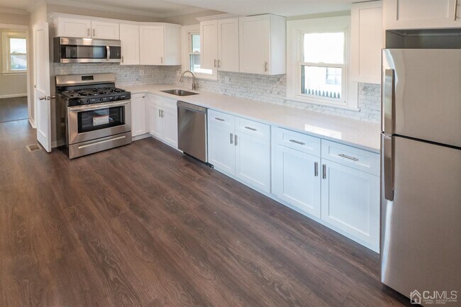 Building Photo - 209 Runyon Ave