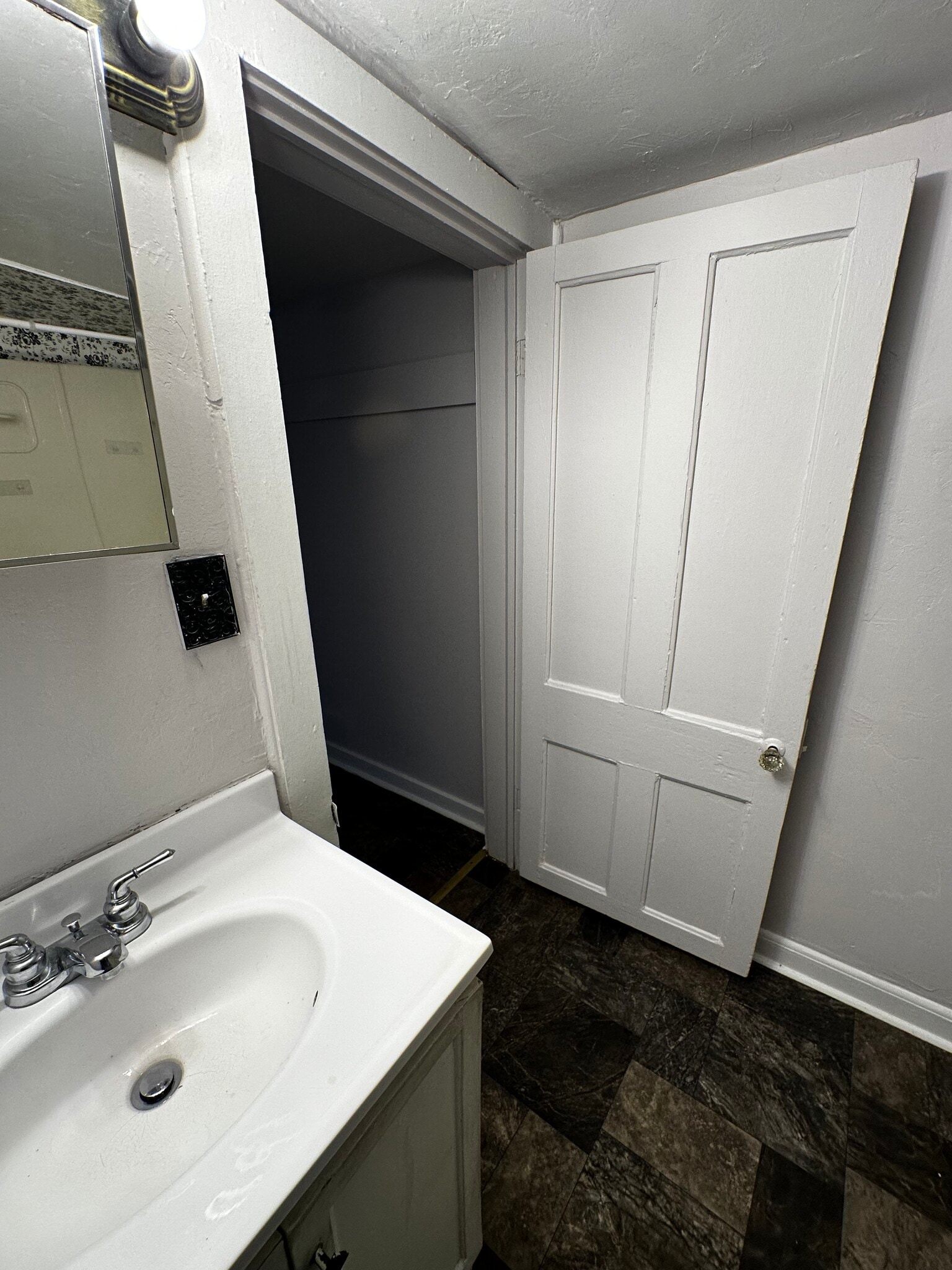 Building Photo - 305 S Western Ave