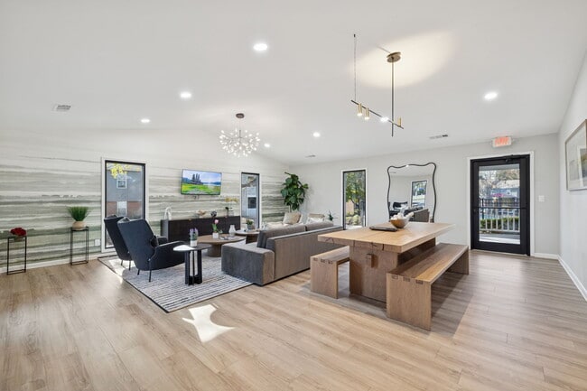 Building Photo - Holbrook