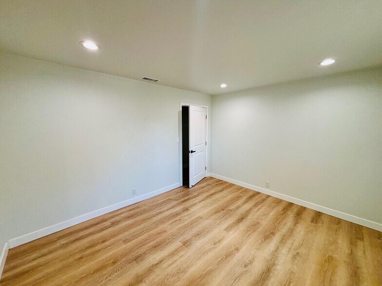 Building Photo - 41725 22nd St W
