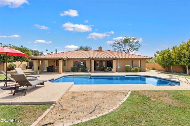 Building Photo - 10628 E Cinnabar Ave