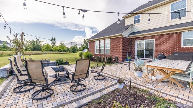 Building Photo - 815 Atherstone Dr