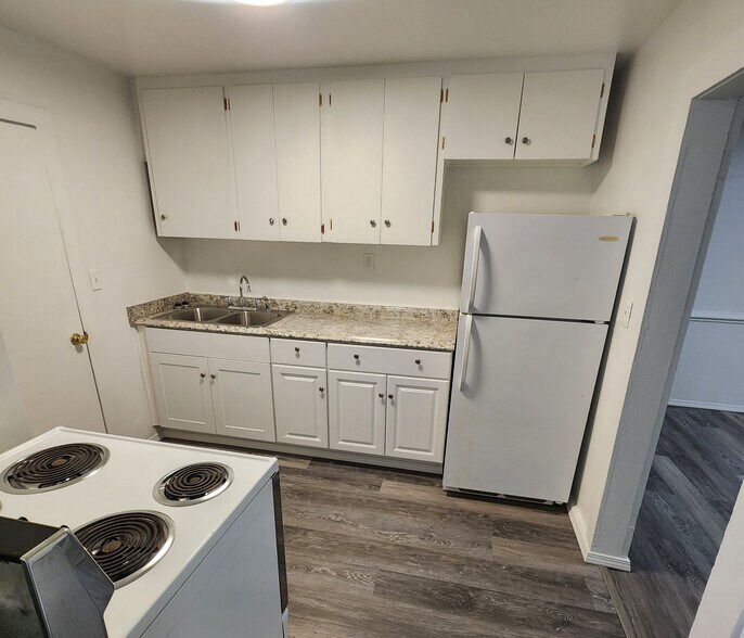 Building Photo - 407 Adams Ln