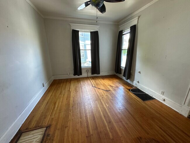 Building Photo - 138 W Beard Ave