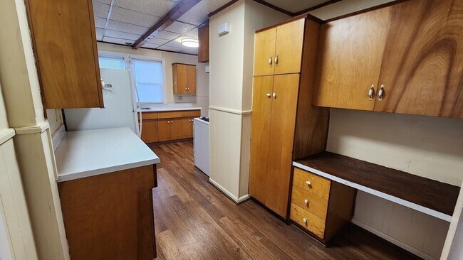 Building Photo - 153 Myrtle St