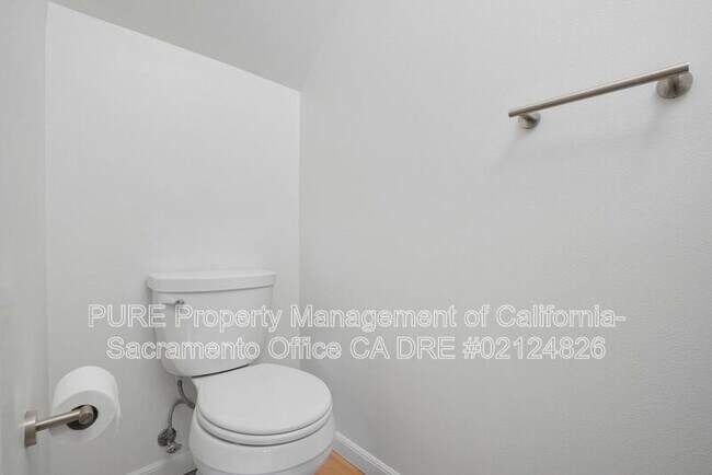 Building Photo - 8811 Salmon Falls Dr