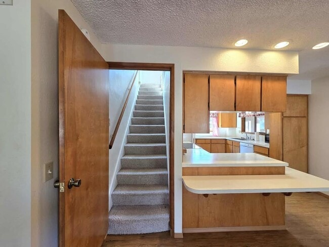 Building Photo - Large 4 Bedroom 2 Bath in Quaint Waterville