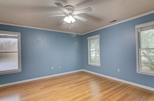 Building Photo - 2315 Treetop Ln