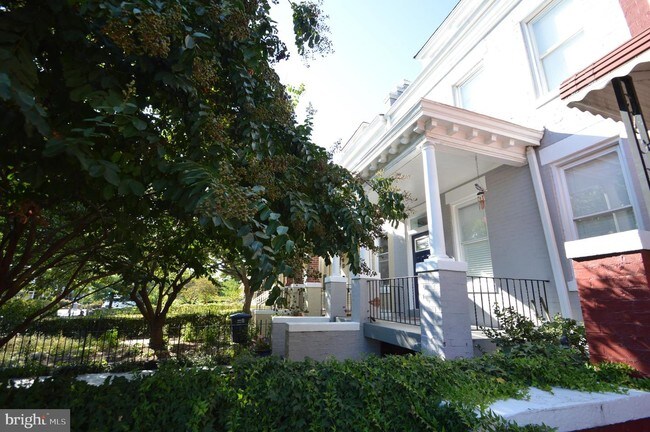 Building Photo - 720 K St NE