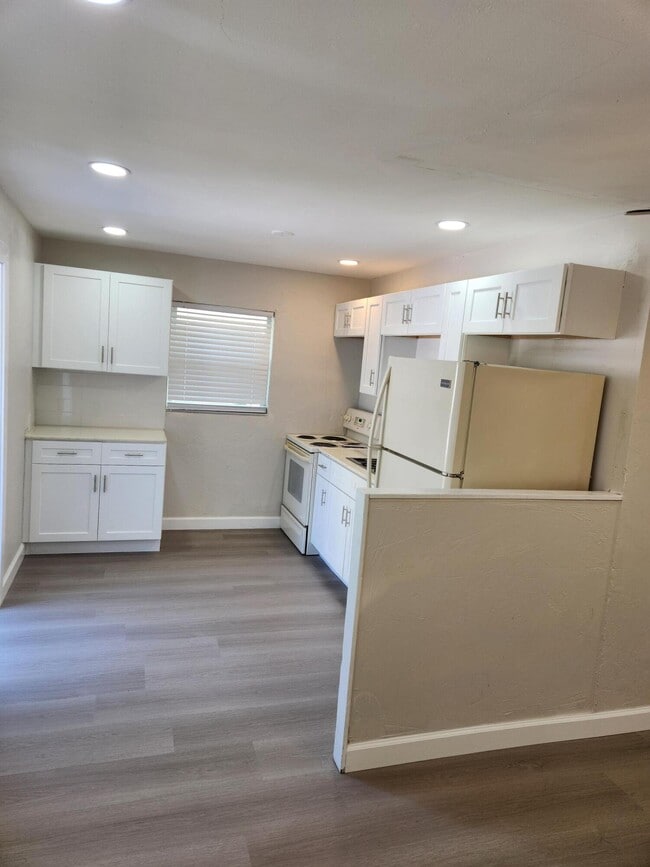 Building Photo - 65 W 34th St