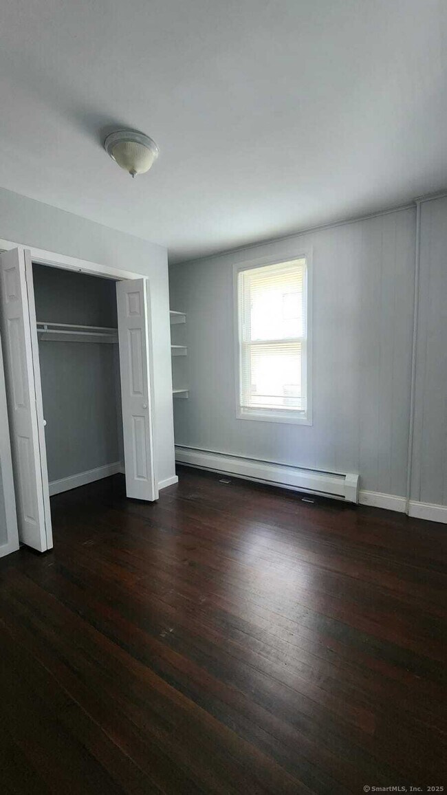 Building Photo - 305 Wakelee Ave