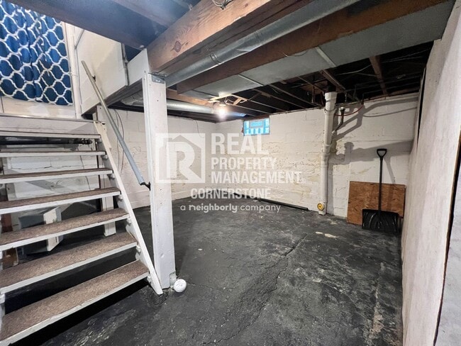 Building Photo - Cozy 2-Bedroom Near WMU & Downtown Kalamazoo!