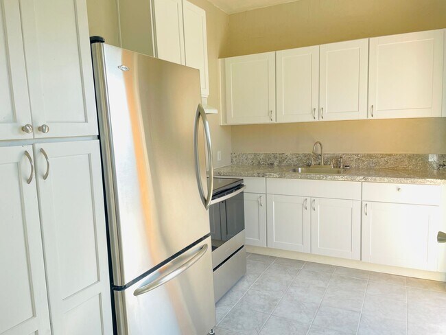 Building Photo - Fully Remodeled Charming Historic 2 Bed 1 ...