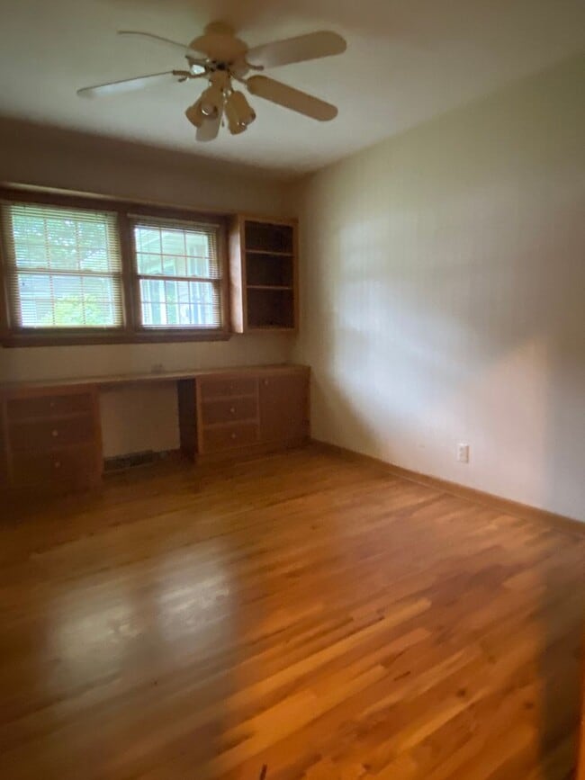 Building Photo - 3 Bed 3 Bath Home