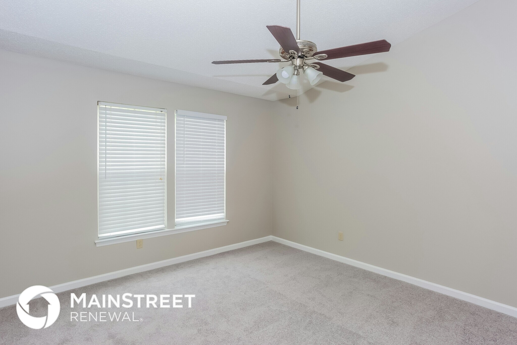 Building Photo - 2604 Yarrow Rd