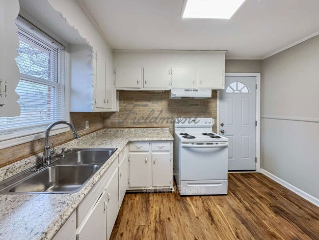 Building Photo - 111 S Buckhorn Rd